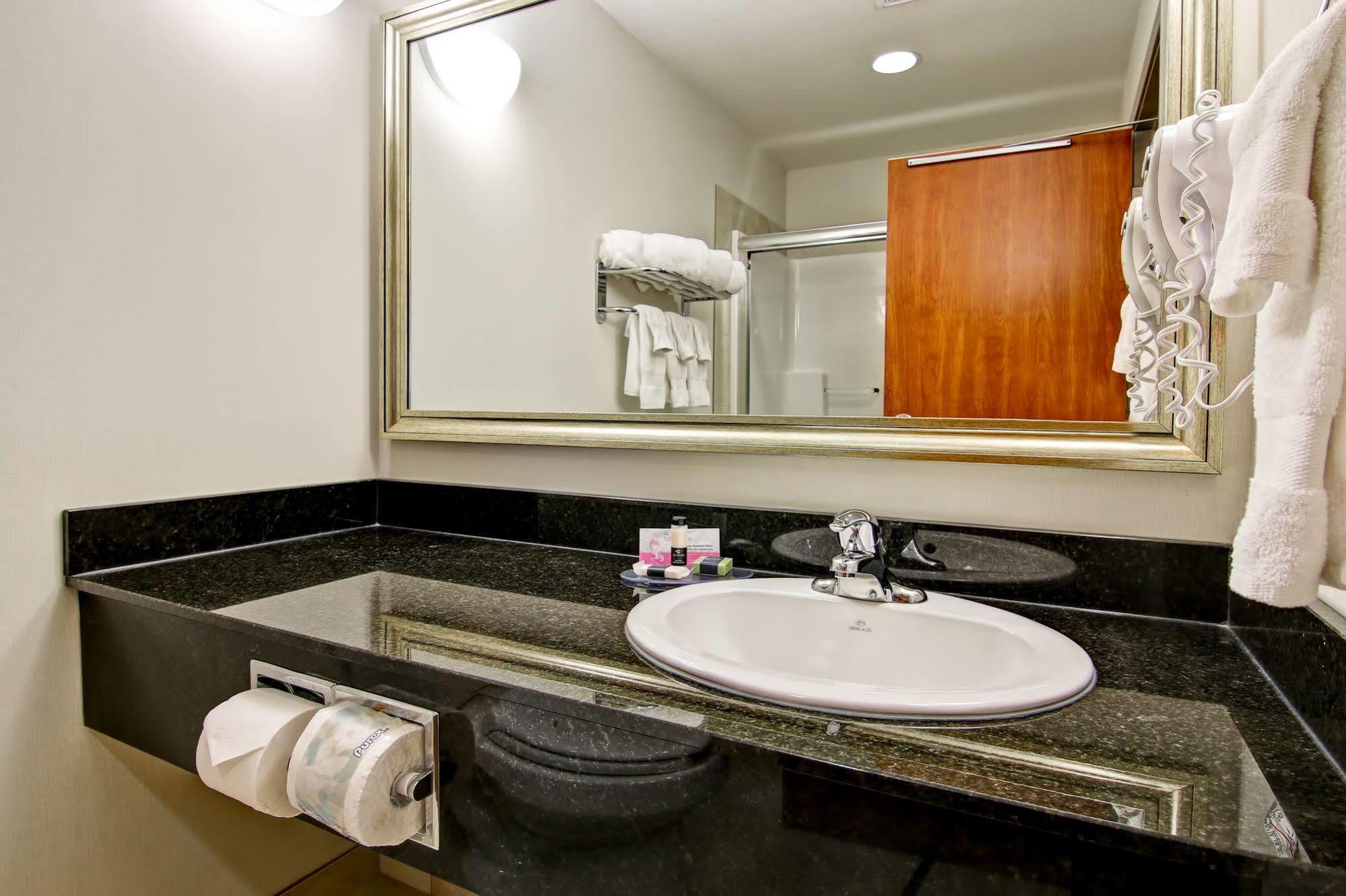 Canalta Hotel Tisdale Luaran gambar